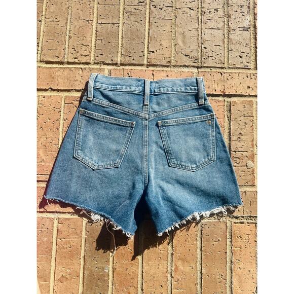 Madewell Women's Blue Cotton High Fitted Waist Mom Jeans Shorts Size W23 NWT - Picture 2 of 4